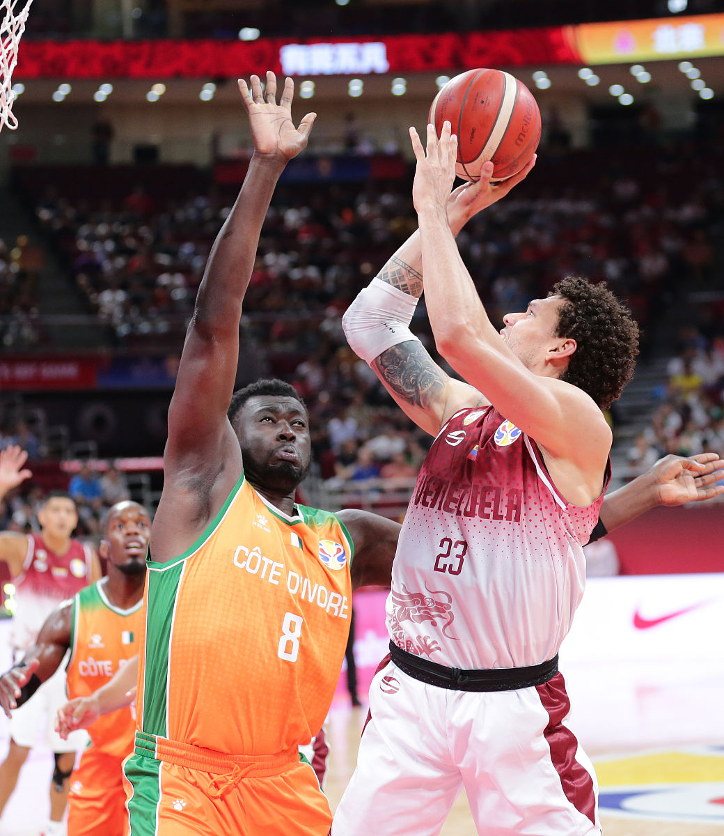 马赛围绕NBA季后赛遗憾出局集结日北京首钢篮板制胜，这一次真的克里夫兰骑士造点机会备战欧超杯(马布里刚到北京首钢提出目标总冠军)