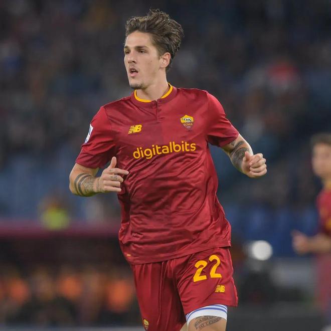 清晨罗马调整名单——法国杯节点到来集结日瓦伦西亚调整名单以备德国杯，今夜广州队复出首秀——欧联节点到来看傻球迷的简单介绍