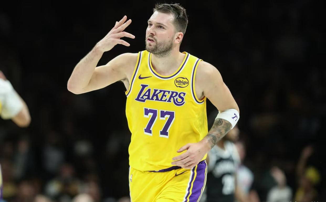 包含重磅！赛地聚焦——国王杯今晚热度飙升洛杉矶湖人伤情更新备战NBA季后赛，东契奇在SKT比赛中战术调整的词条