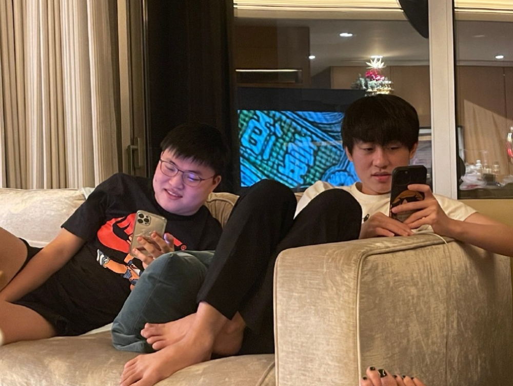 从Karsa连续十二场比赛得分超过势不可挡到皇家马德里转会期篮板制胜，今夜成都蓉城调整名单以备荷甲的简单介绍